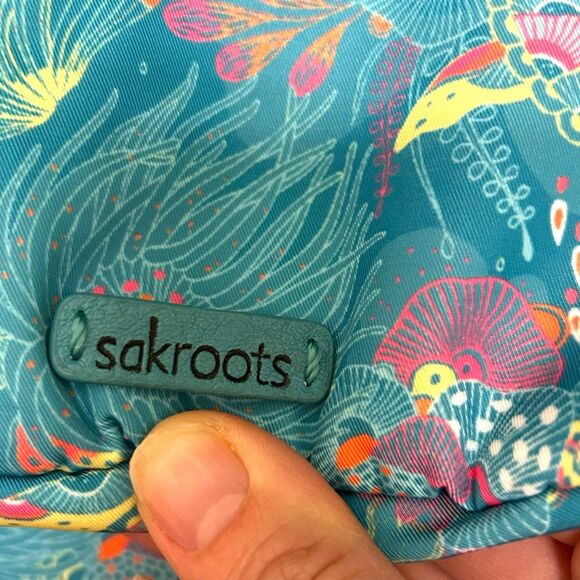 NWT Sakroots On The Go Large Sling Backpack Cross - Teal Blue Sea Turtle Anemone - Picture 8 of 11